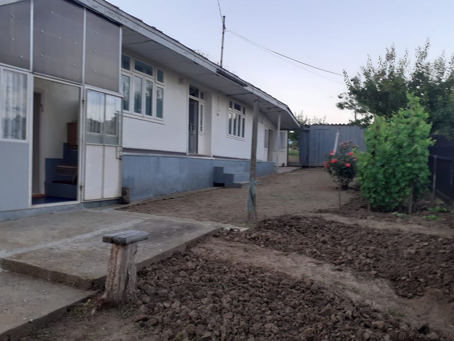 Casa batraneasca plus teren