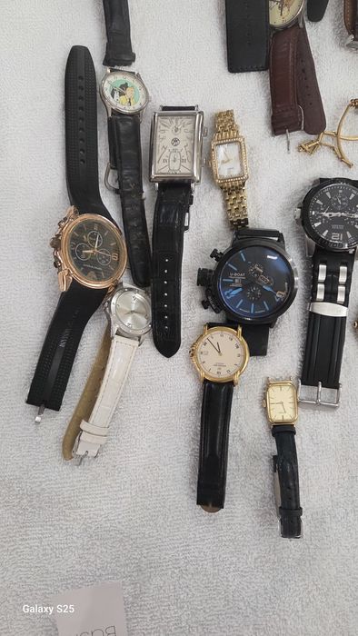 Ceasuri. Intre 100 lei. Si. 900 lei. Peste 40 buc