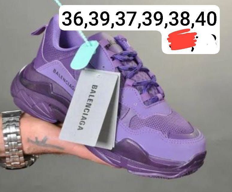 Balenciaga triple S, vin in săculeț și certificat