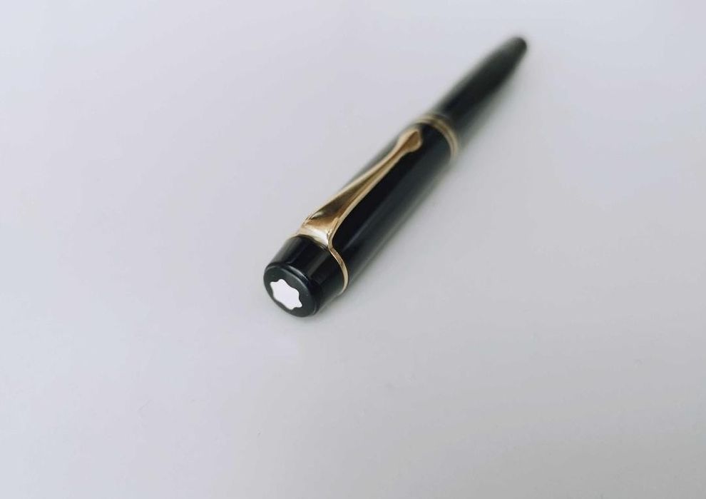 Stilou Montblanc 324 rar , penita aur 14K, piston telescopic, Germania