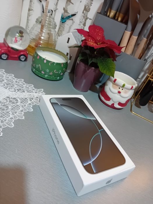 Vând urgent iPhone 16 pro max nou sigilat ideal pentru cadou