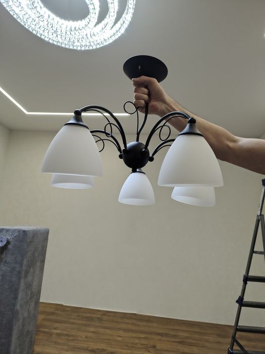 Продам люстры разные