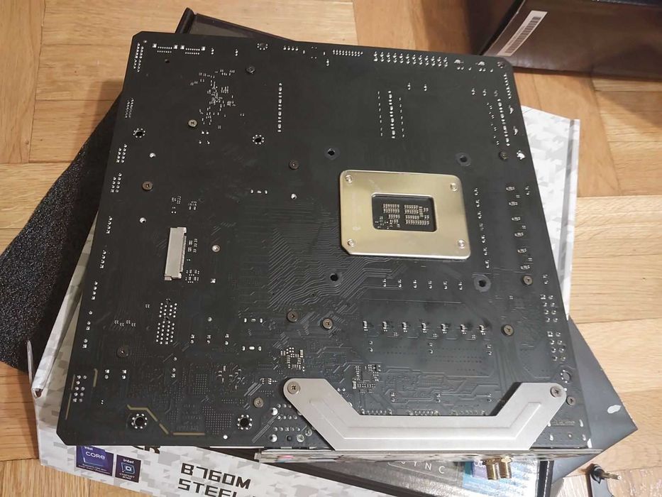 Intel Core i5 12600K + AsRock B760M Steel Legend Wi-Fi DDR5