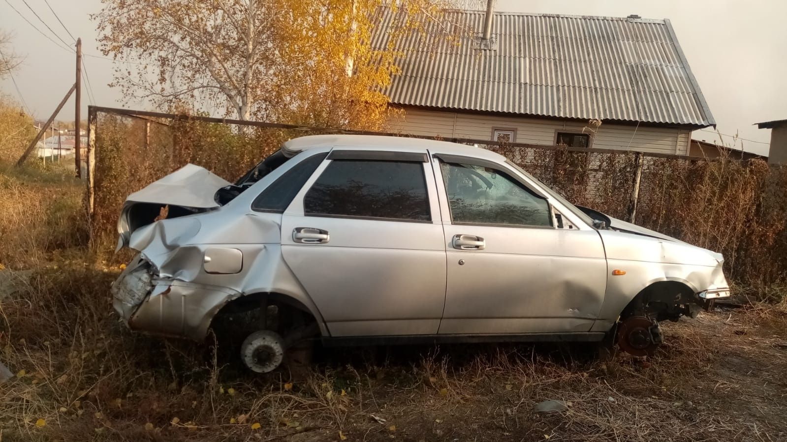 Продам  приора  по запчастям