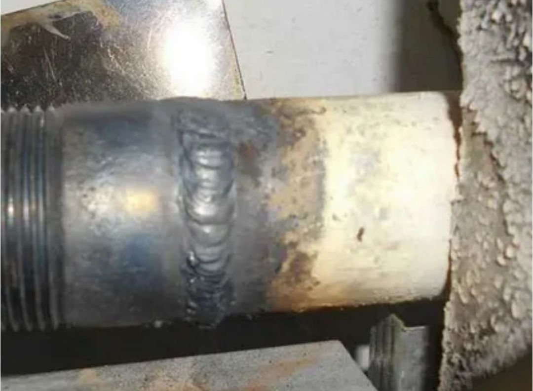 Газопровод установка счётчика газа. Сварщик Сантехник отопление ремонт