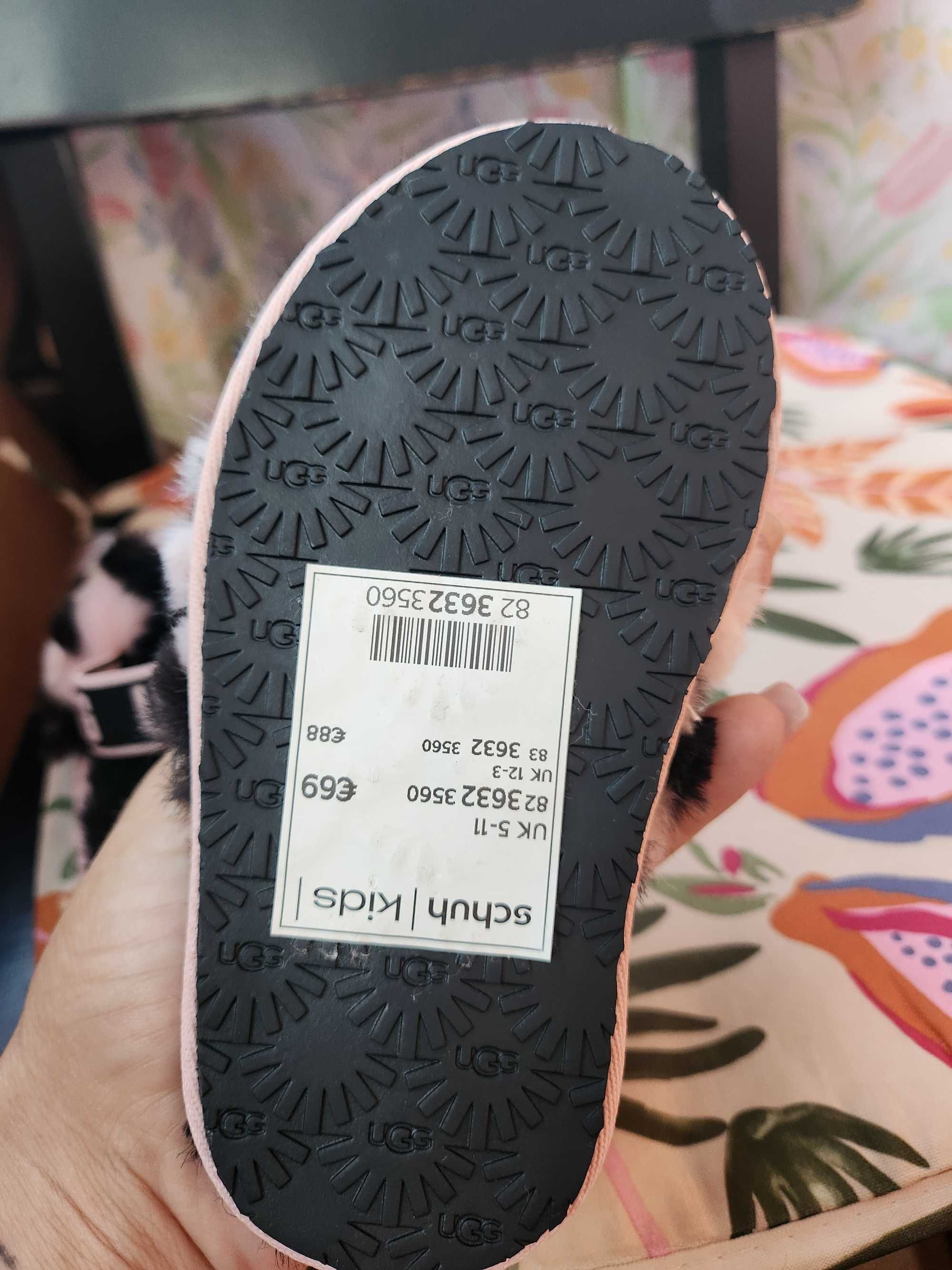 Детски сандали на марката UGG