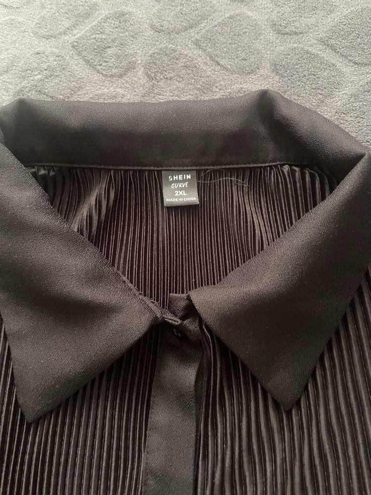 Camasa neagra, eleganta