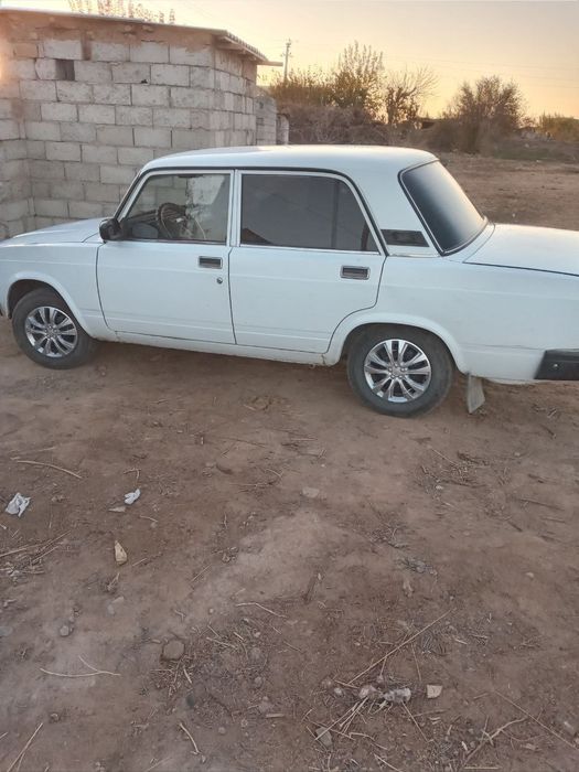 Vaz2107sotiladi dakumentlari joyida yili 2005