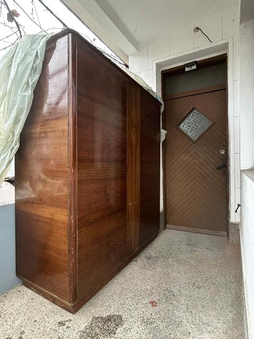 Дървен гардероб!