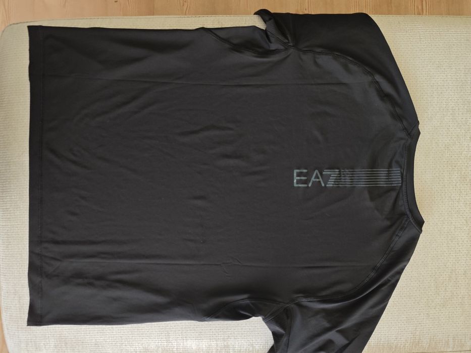 Тениска EA7 за спорт и ежедневието