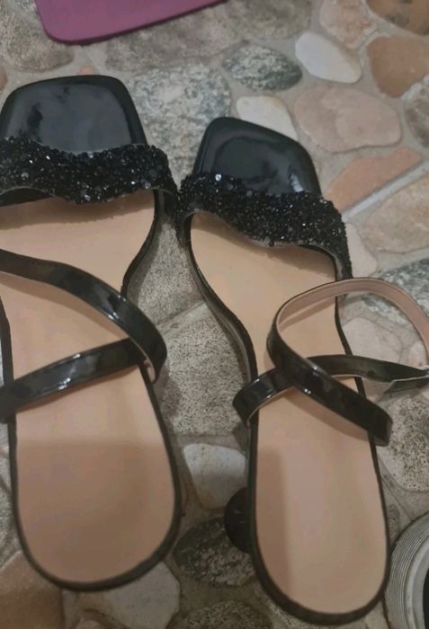 Sandale negre cu toc