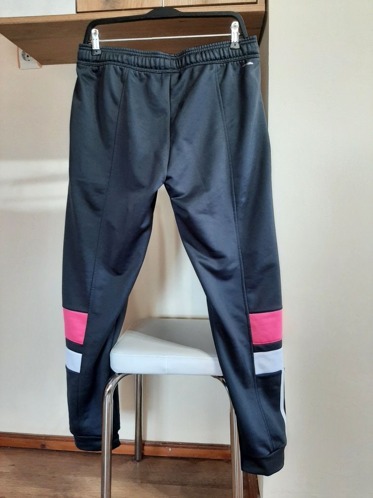 Adidas, Nike, Uniqlo.