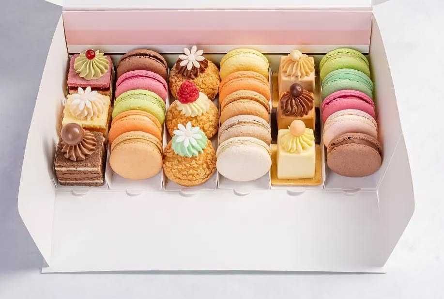 Cofetar decorator & modelator figurine din pastă de zahăr