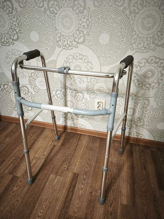 Продам Ходунки для взрослых, новые, складные, для инвалидов