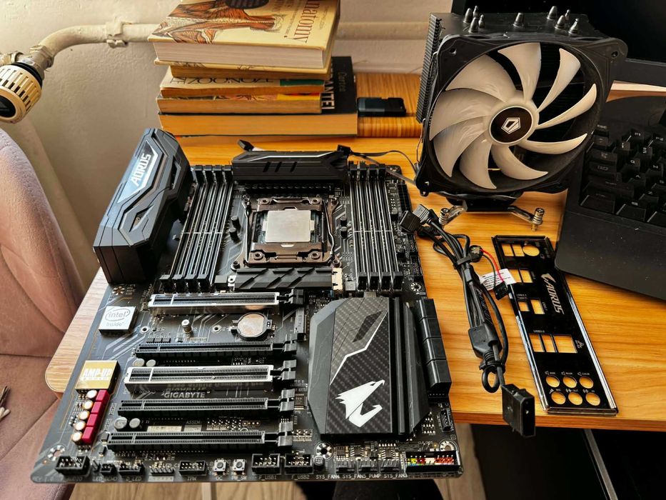 Gigabyte Aorus Gaming 3 Pro X299 + Intel Core i5-7640x + Cooler
