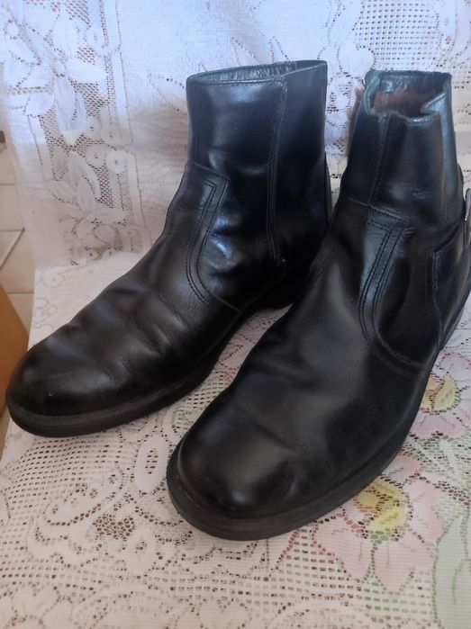 Продавам мъжки боти, черна естествена кожа, номер 44, като нови