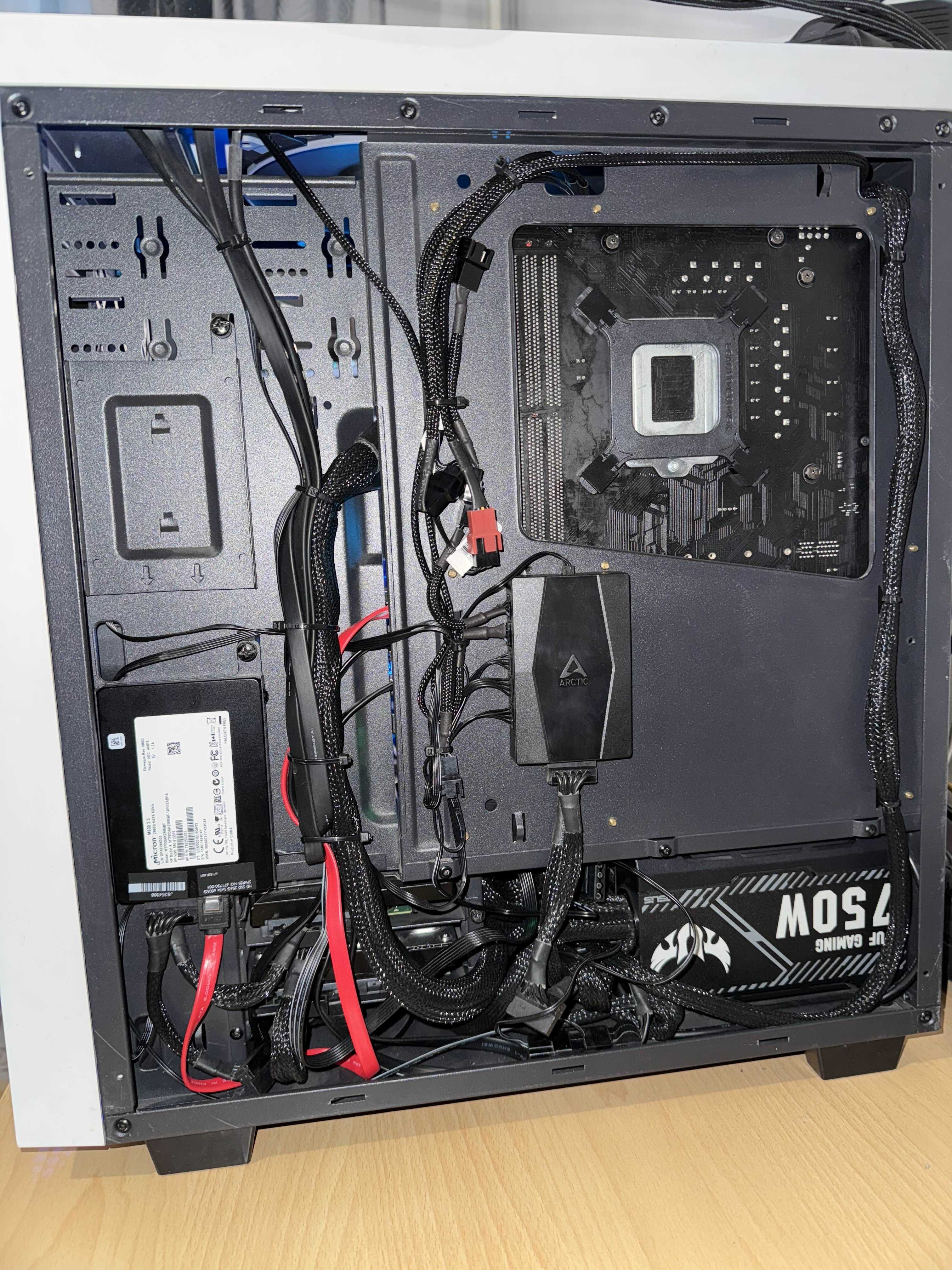 Гейминг конфигурация с 1080TI, i7 7700k, 16GB RAM с подаръци към него