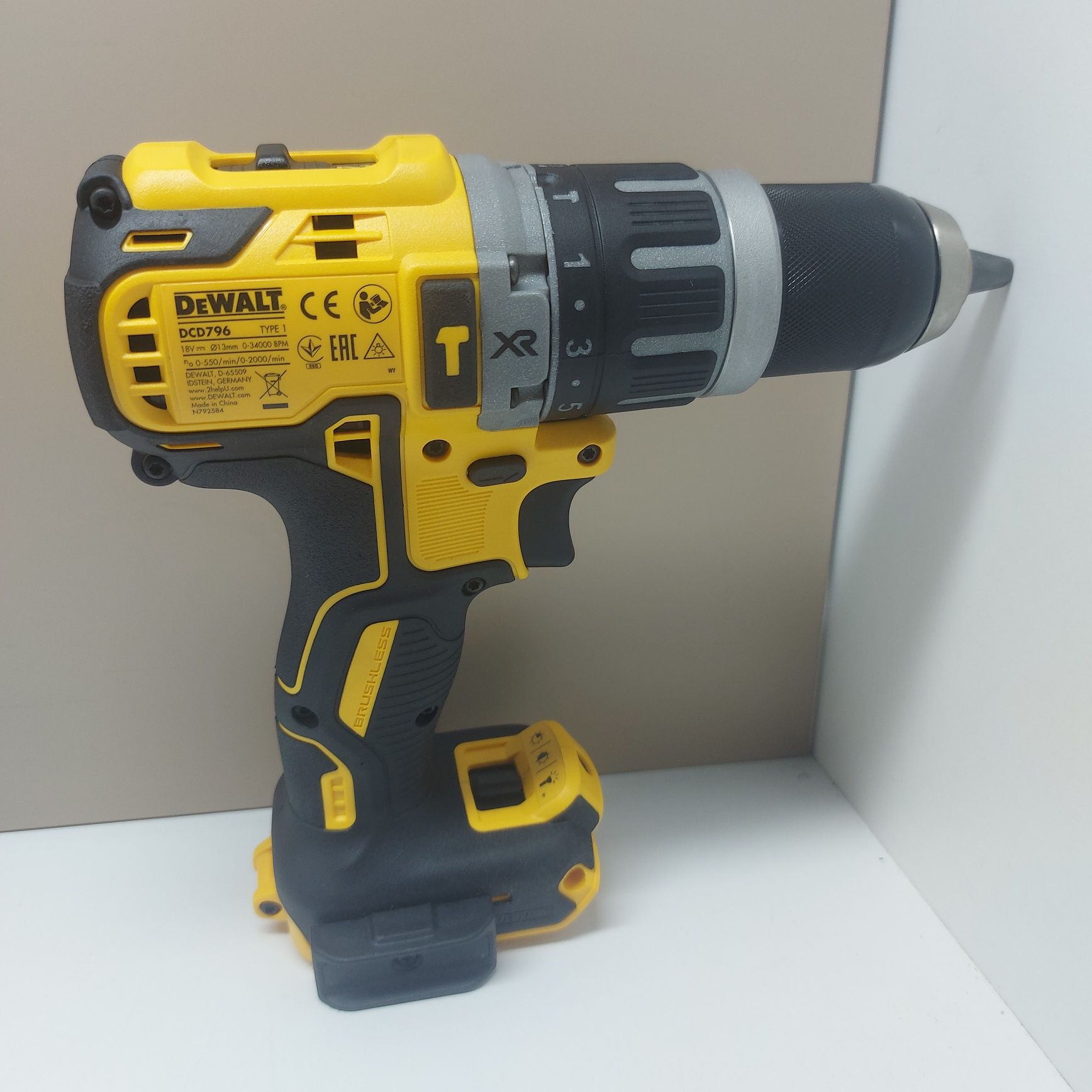 Нов винтовертDewalt DCD796