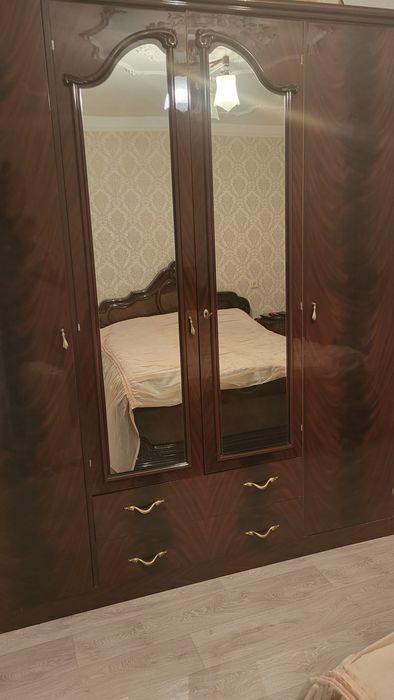 Продам плательный шкаф.