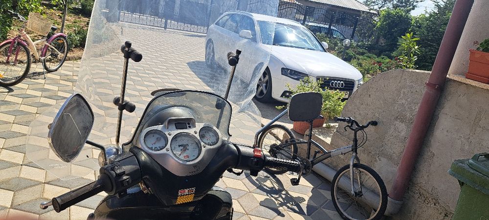 Scuter Aprilia 555