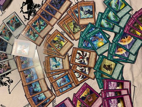 Продажба на Yu-Gi-Oh! yugioh карти сингли готови тестета лотове и т.н.