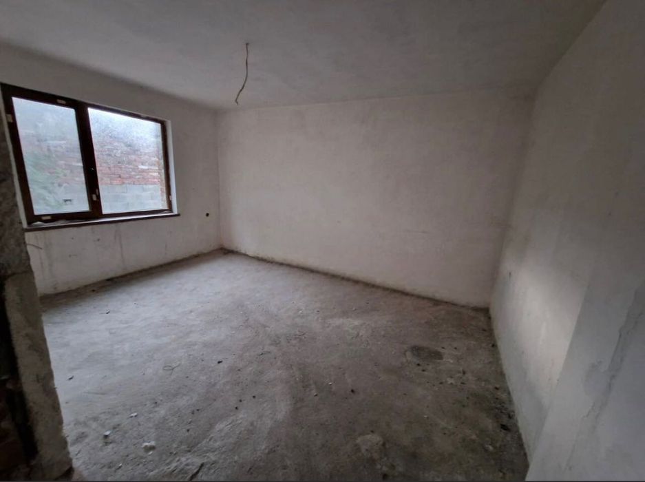 Двуетажна къща в кв. Марийно Димитровград