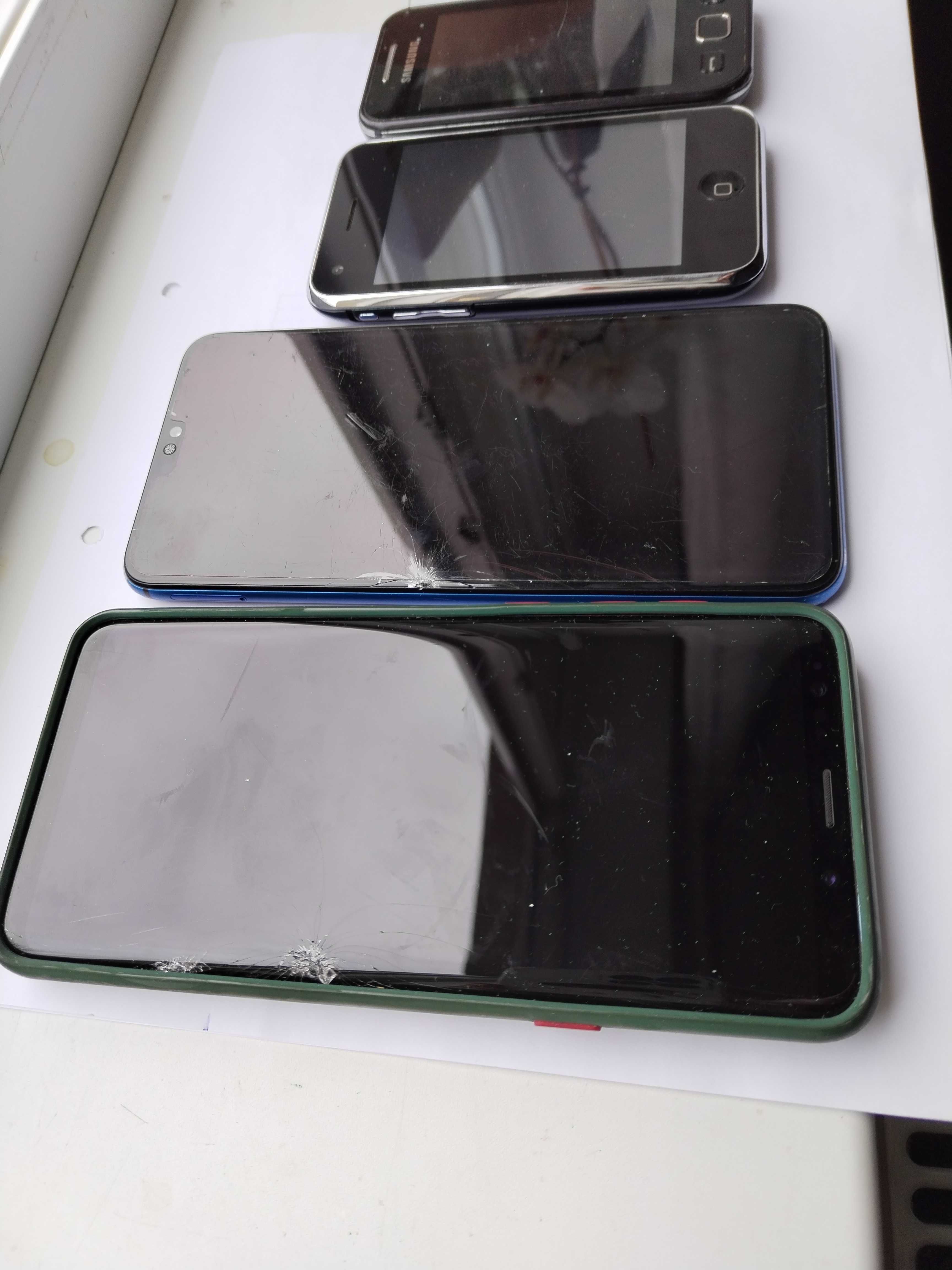 Cinci Telefoane stricate pentru componente