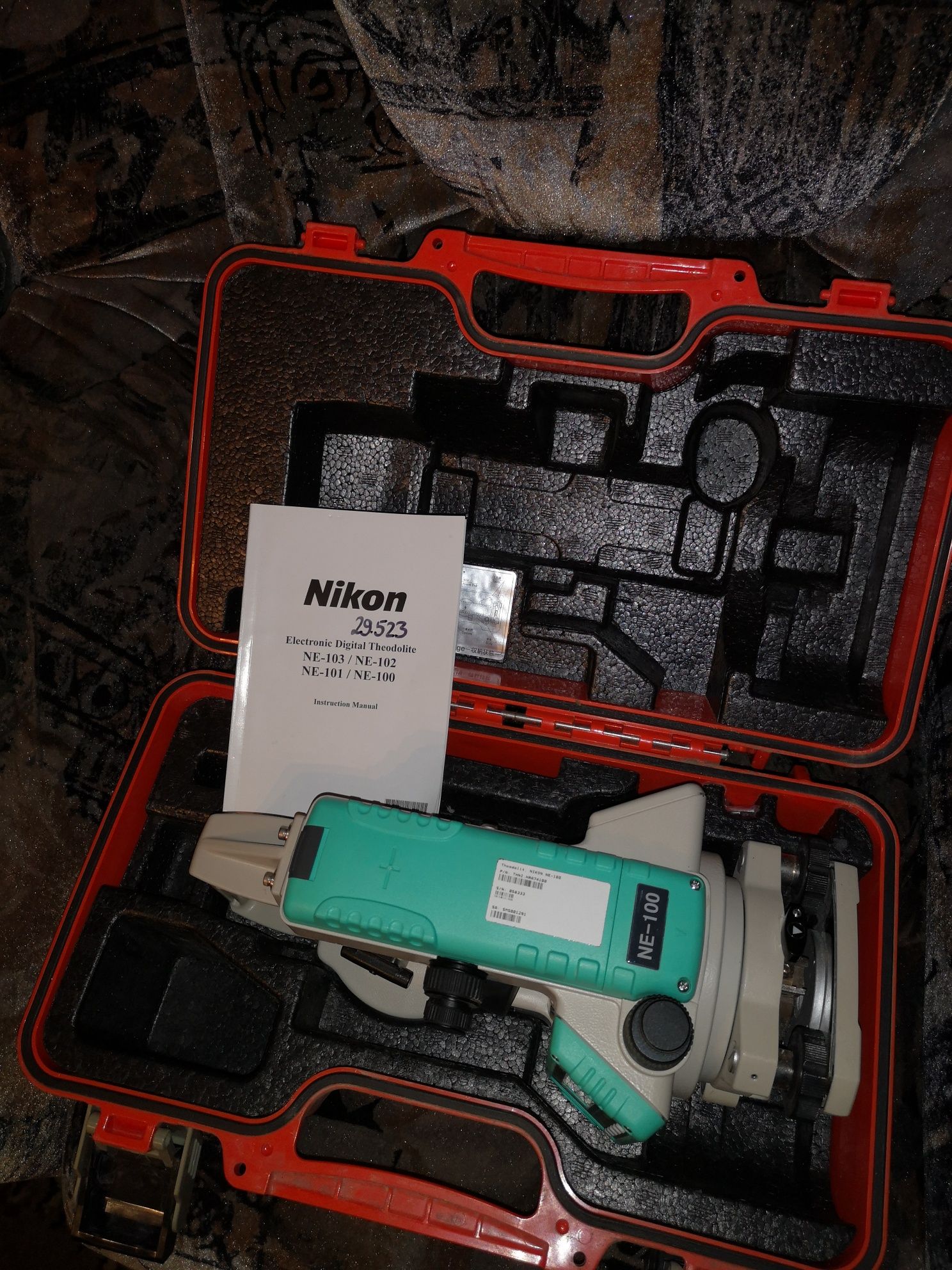 Teodolit electronic Nikon NE 100
