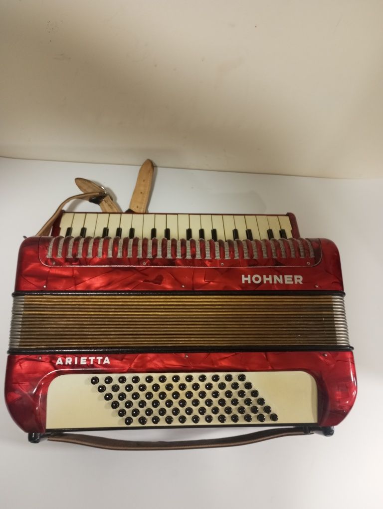 Акордеон Hohner Arietta 72 баса