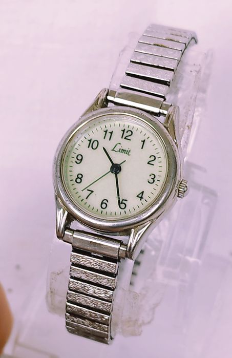 Ceas de damă Lorus, cu quartz, cadran fosforescent, din oțel inox