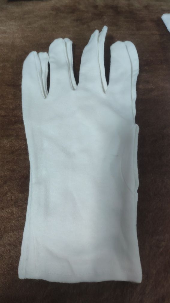Бели и работни ръкавици и Рафтоносачи за плоскости - два модела