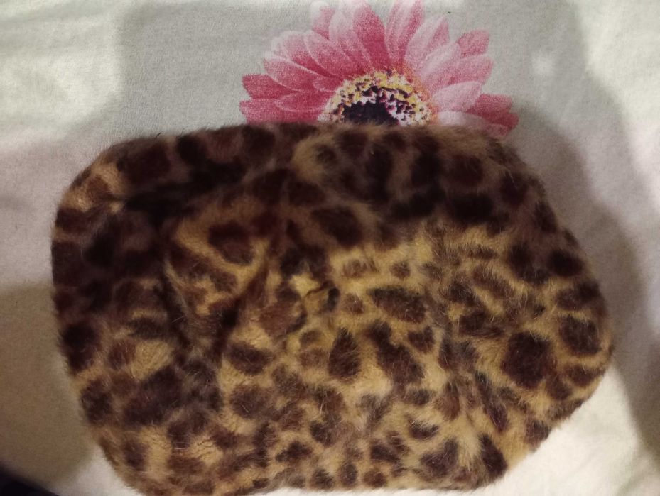 Дамска зимна шапка