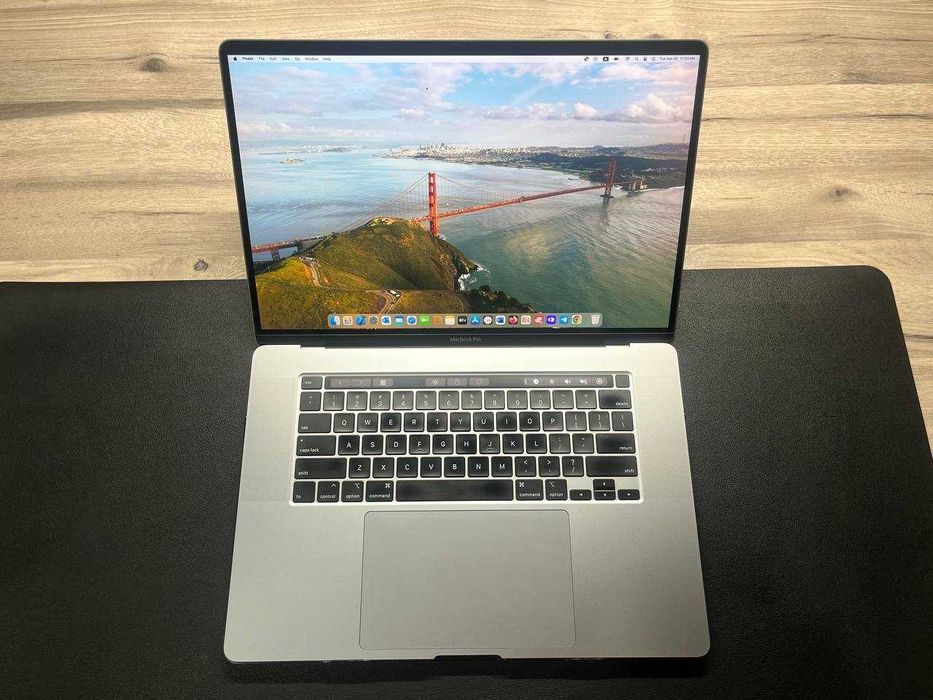 MacBook Pro 16 (i7 - 2019),  16 GB RAM  * 512 GB SSD ($488)