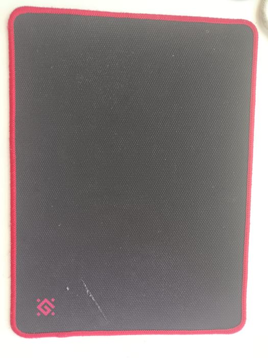 Продаю, клавиатуру и 2 коврика