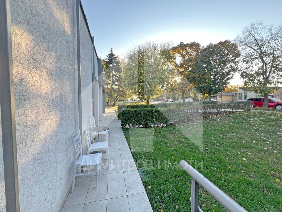 Продава двуетажен търговски обект - магазин в гр. Нови пазар.