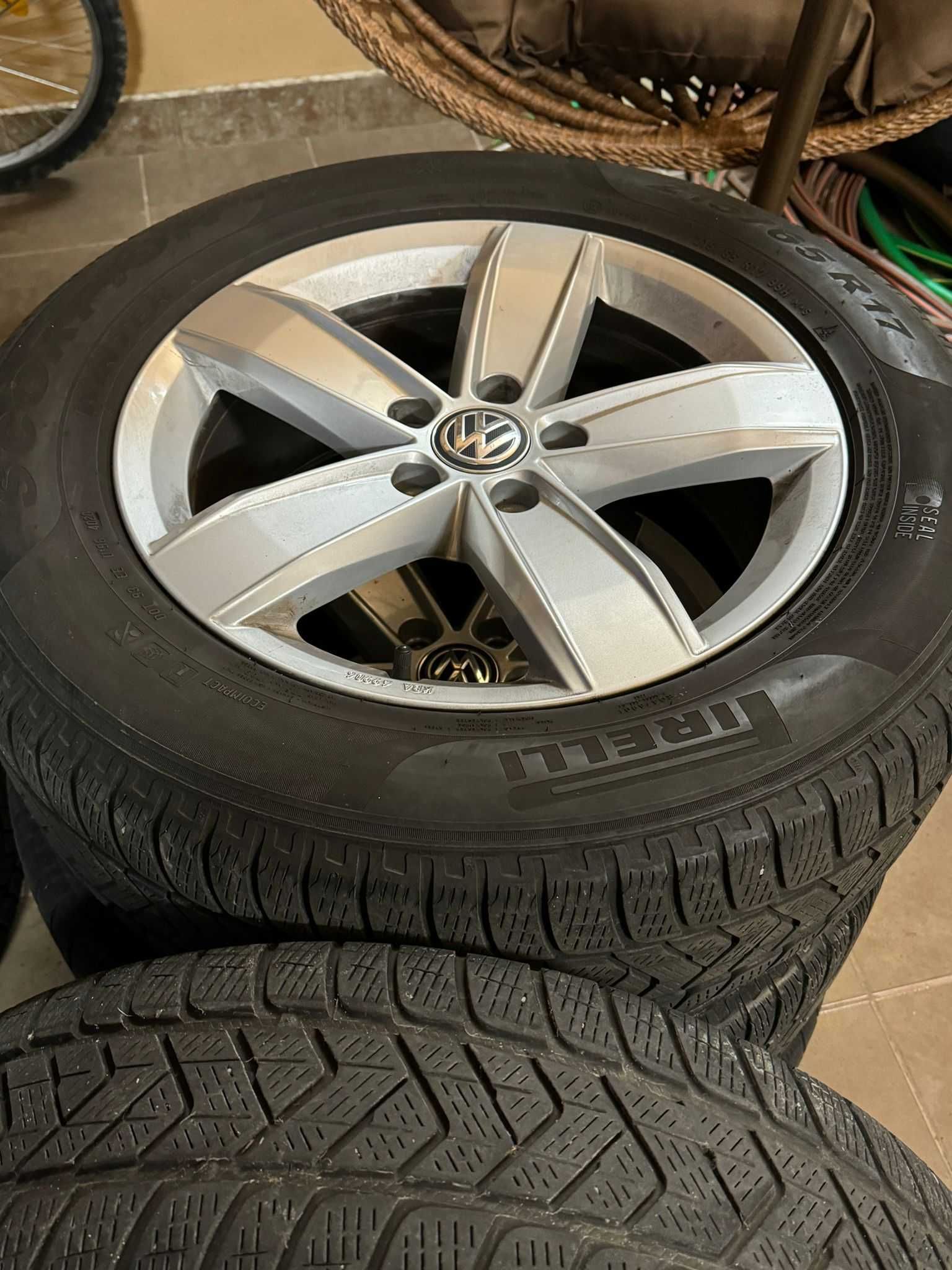 Roti Tiguan 17 Pirelli Sottozero 3 215/65/17