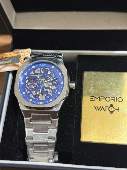Часовник Emporio Watch