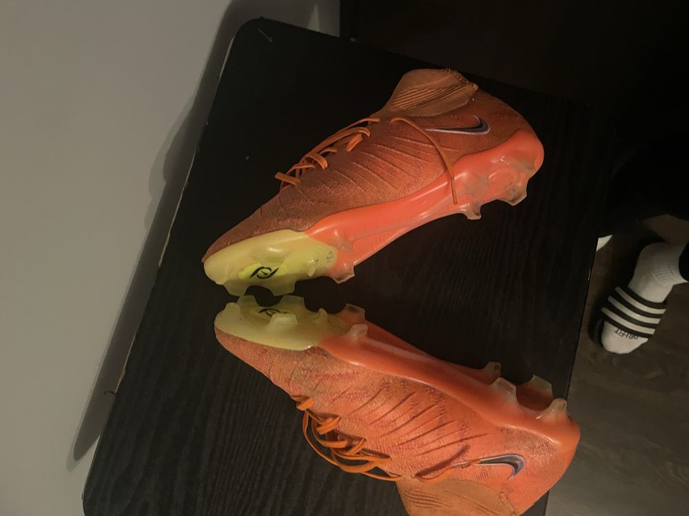 Професионални футболни бутонки Nike Phantom Luna FG