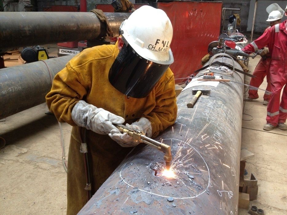 Выезд сварщика. Выезд на услуги сварщика любой сложности. Газосварщик.