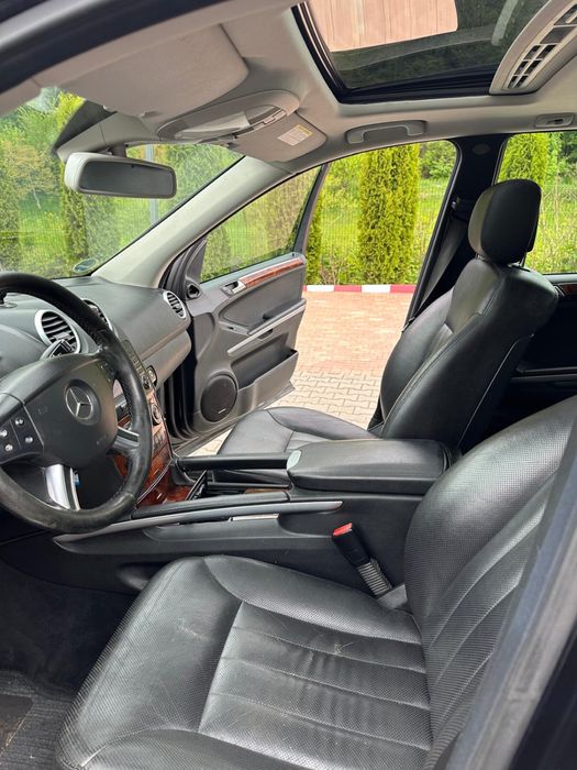 Dezmembrez mercedes ml320