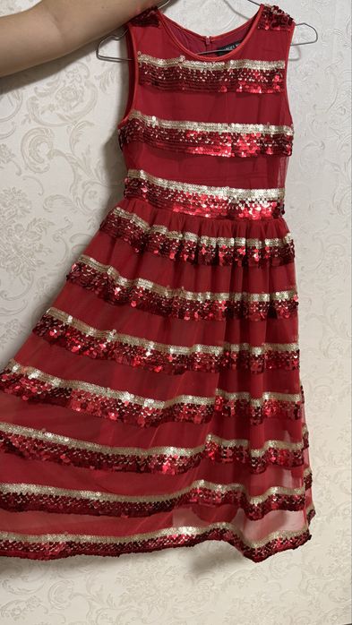 Нарядное платье для девочек.