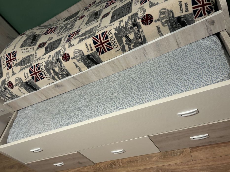 Dormitor copii/tineri . 2 paturi, 2 saltele, dulap