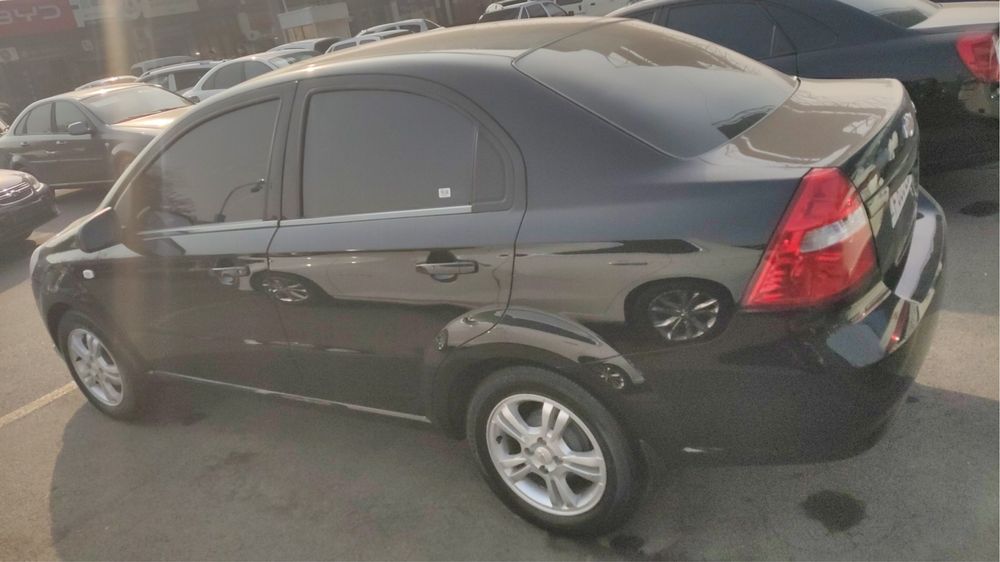 Продаю nexia 3 черная