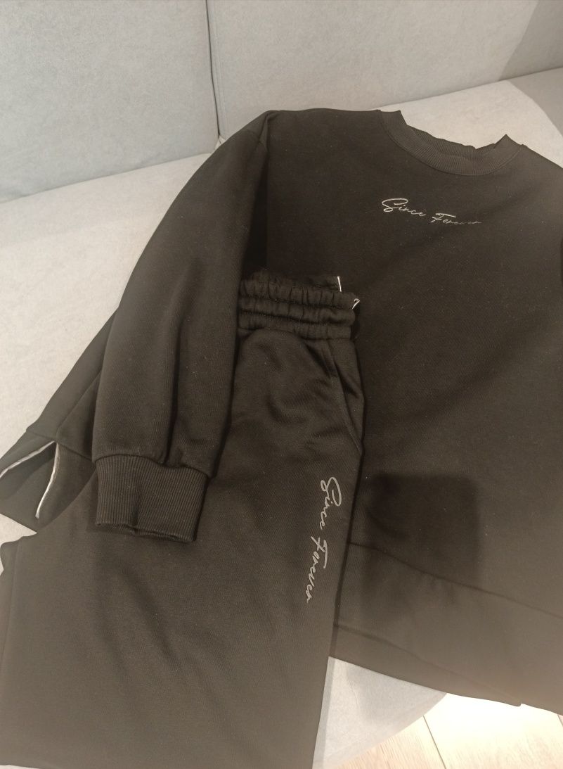 Продам спортивный костюм