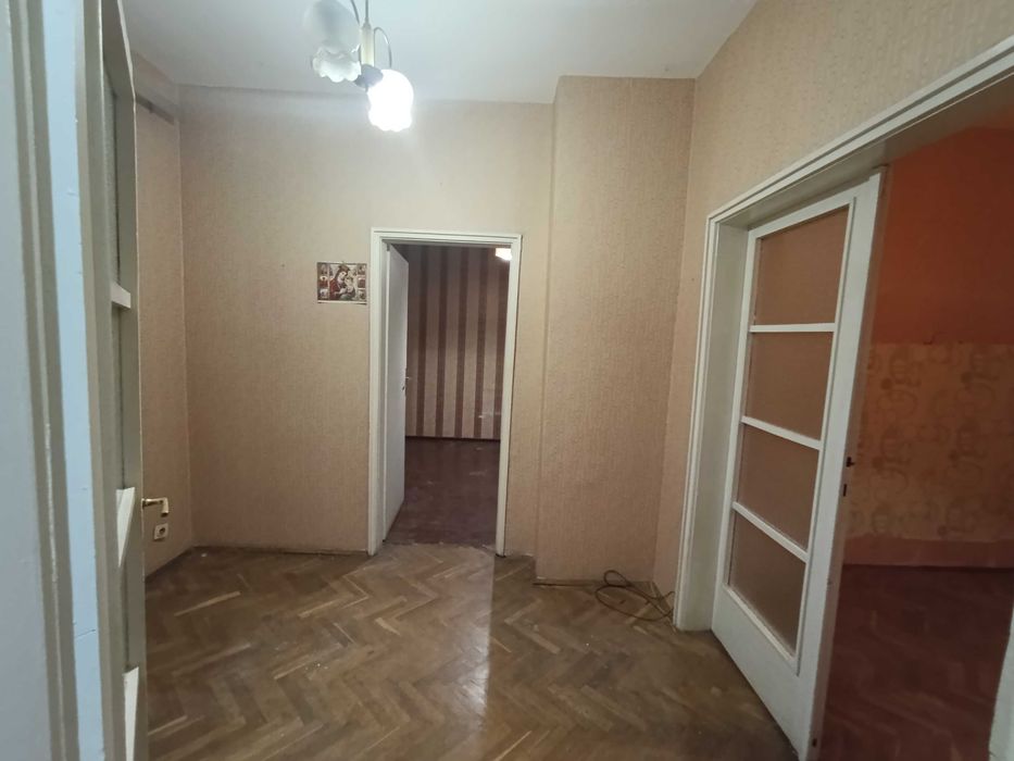 Продавам 2стаен апартамент до НДК