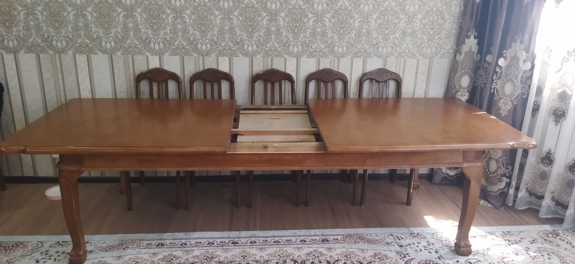 Продаются стол деревянный