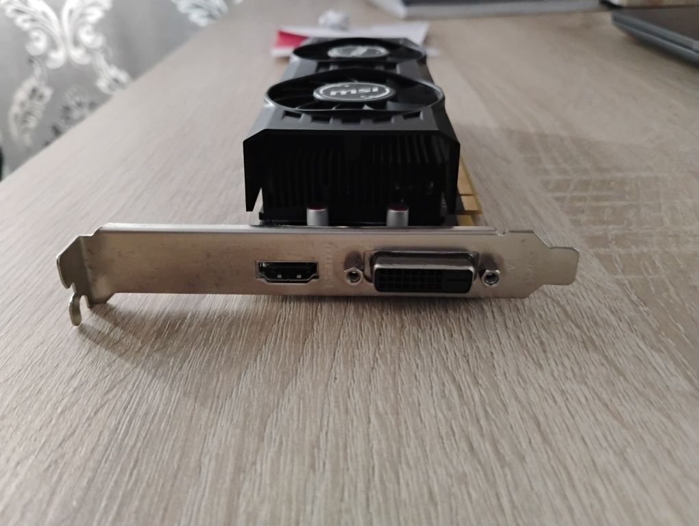 Placa video MSI 2 GB ddr5