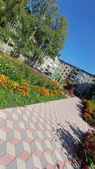Продается однокомнатная квартира, полуторка в удобном районе.