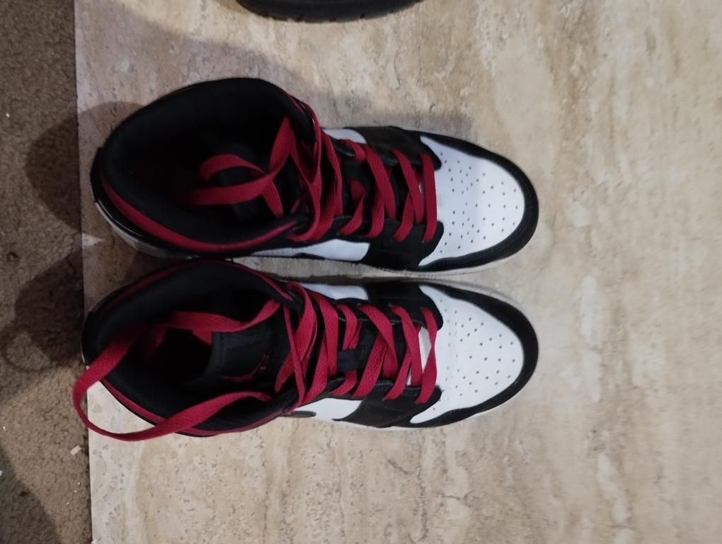 Jordan 1 black white and red femei