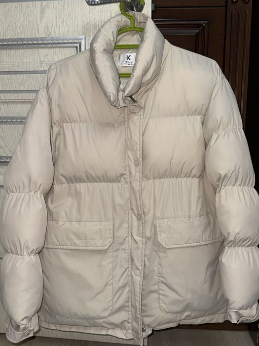 Зимняя куртка молочного цвета